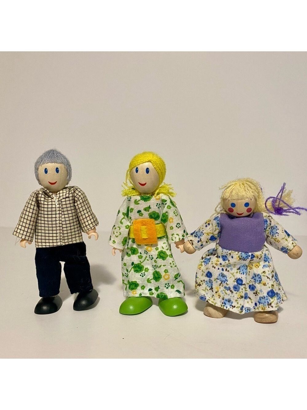 Melissa & Doug Dollhouse Dolls Wooden Family Set Bendable Miniatures